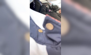 山東瀟坊學生情侶毀三觀公車上激情口爆還隨地亂吐精