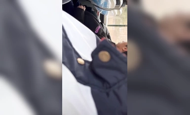 山東瀟坊學生情侶毀三觀公車上激情口爆還隨地亂吐精