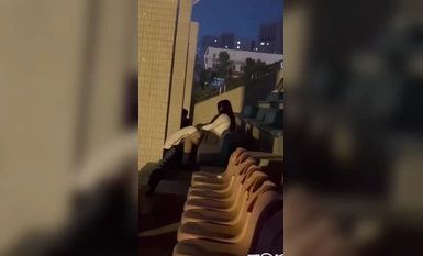 우한 이스트 레이크 대학 놀이터 멜론! 내부없이 필드 진공의 편의를위한 소녀들 경기장에서 그녀의 구강 성교를 미친 듯이 빨고 핥는 소년들!