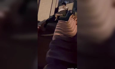 우한 이스트 레이크 대학 놀이터 멜론! 내부없이 필드 진공의 편의를위한 소녀들 경기장에서 그녀의 구강 성교를 미친 듯이 빨고 핥는 소년들!