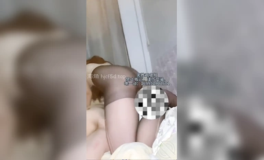 海角極品亂倫大神【我和親妹妹】大年初五凌晨3點在家把妹妹操了 誘人黑絲鮮甜多汁蜜穴 爸媽房門前肏 掛汁激射蜜臀