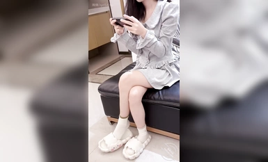 Bậc thầy loạn luân thực sự ở Haijiao [người ham muốn em gái của chính mình] Wanlang đang mong chờ diễn biến tiếp theo của việc mất trinh. Sau 3 tháng, cuối cùng anh ta cũng ăn được âm hộ chật chội của em gái mình và thâm nhập vào cặp mông ngọt ngào và âm hộ dịu dàng của cô ấy. và bóp và xuất tinh vào âm hộ xinh đẹp của cô ấy.