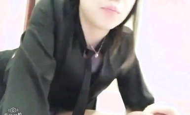 極品美女口爆吞精，表情淫盪