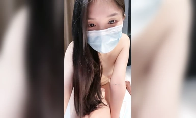 2024年2月【純情俏寡婦】極品少婦與野男人偷情，黑絲足交，白花花的屁股扭起來，男人最佳炮搭子！ (2)