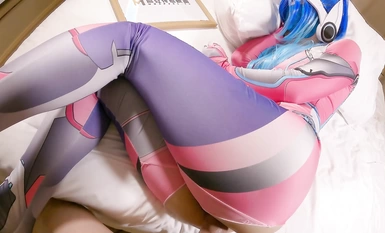 【捅主任】窮人女神富人母狗 緊身COS服剪開羞恥小洞，白虎一線天饅頭粉屄 淪為金主性奴啪啪 相當反差