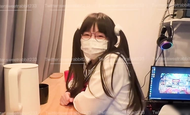 可愛學妹小狗〖軟萌兔兔醬〗陪玩的失身日記，忘穿內褲被發現後下葯迷操，雙馬尾是最好的方向盤