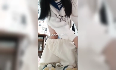 Twitter蘿莉〖小埋長不高〗可愛私拍，奶油肌膚挺乳粉穴 在外是老師同學眼中的乖乖女 在家是小母狗 (1)