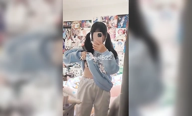 Twitter Lolita [Gadis kecil tidak tinggi] Gambar peribadi yang comel, dengan kulit berkrim dan payudara besar dan faraj merah jambu di luar, dia seorang gadis yang baik di mata guru dan rakan sekelas, tetapi di rumah dia agak jalang (3)