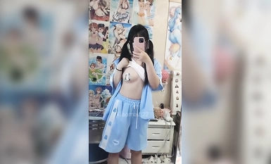 Twitter Lolita [Gadis kecil tidak tinggi] Gambar peribadi yang comel, dengan kulit berkrim dan payudara besar dan faraj merah jambu di luar, dia seorang gadis yang baik di mata guru dan rakan sekelas, tetapi di rumah dia agak jalang (3)