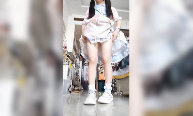 Twitter Lolita [Gadis kecil tidak tinggi] Gambar peribadi yang comel, dengan kulit berkrim dan payudara besar dan faraj merah jambu di luar, dia seorang gadis yang baik di mata guru dan rakan sekelas, tetapi dia seorang jalang kecil di rumah (2)