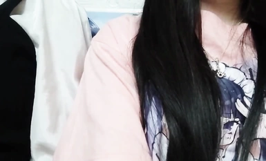 Twitter Lolita [Gadis kecil tidak tinggi] Gambar peribadi yang comel, dengan kulit berkrim dan payudara besar dan faraj merah jambu di luar, dia seorang gadis yang baik di mata guru dan rakan sekelas, tetapi dia seorang jalang kecil di rumah (2)