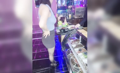 秀人网极品秀人网极品婴儿肥模特 豆瓣酱 黑丝制服KTV里被揩油，用啤酒瓶插嫩穴，尺度无限大！