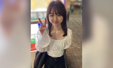 FC2-PPV-4323238 [2 影片] 毛茸茸的阴毛和超级苗条的身材 ♡ 黑发苍白的美丽阴部女孩 Yui 是 。她是一个美丽的黑发，皮肤白皙的阴户。她是一个美丽的黑发、皮肤白皙的阴户，有着浓密的大阴毛和超级苗条的身材。她被当作工具，接受性爱训练。哭泣，崩溃。