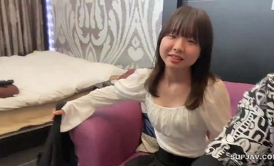 FC2-PPV-4323238 [2 mga gawa] Si Yui-chan, isang magandang itim na buhok, maputi ang balat na babae na may mabalahibong buns at sobrang balingkinitan ang katawan, ay inaakit, pinagsasamantalahan, at ginahasa ayon sa gusto niya. Siya ay umiiyak at nawawala 