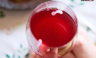 SUWK-010 ギャラリーで若手女性写真家を物色する中年ストーカーに彼氏ヅラ粘着されてザーメンマーキングされた隠れ巨乳メガネ美大生 樟葉杏