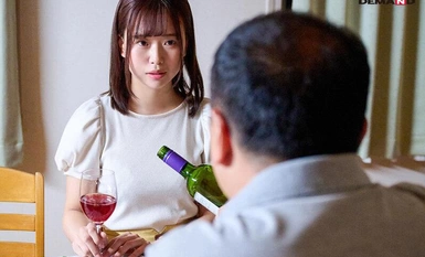 SUWK-010 ギャラリーで若手女性写真家を物色する中年ストーカーに彼氏ヅラ粘着されてザーメンマーキングされた隠れ巨乳メガネ美大生 樟葉杏