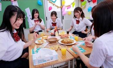 SDDE-719 Tobizio！学校生活 文化节准备 穿制服的女孩在学校里总是喷水和大小便失禁。