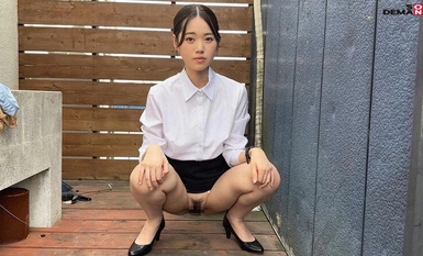 SDAM-105라는 품행이 단정한 교육실습생이 몰래 용돈을 벌던 중 몰카 영상이 최초 유출됐다.