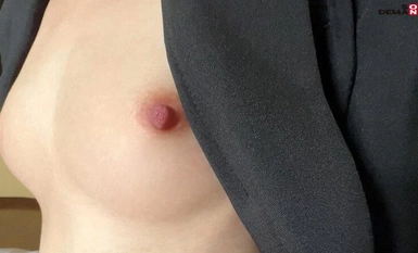 SDAM-105라는 품행이 단정한 교육실습생이 몰래 용돈을 벌던 중 몰카 영상이 최초 유출됐다.