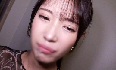 HONB-358 Cô gái xinh đẹp trên sườn dốc có bạn trai và lừa dối cô.