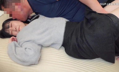 FC2-PPV-4315777 Unang pagbaril/pagpapakita ng mukha! ! Limitado sa 3 araw! ! Pagkatapos ng paaralan, isang walang kalaban-laban na 21-taong-gulang na propesyonal na pinupuno ang kanyang bibig ng namamagang ari ng lalaki ◯ Bumubulalas sa bibig at cums raw!