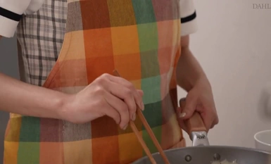 DLDSS-268 พนักงานขาย Hibari Hibari มอบเครื่องดื่มแบคทีเรียกรดแลคติคไปที่บ้านของชายที่แต่งงานแล้ว จุ่มอานม้าของเธอเพื่อรอการมีเพศสัมพันธ์นอกสมรส