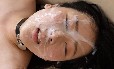 AVSA-297 เอกสารวงกลมการฝึกอบรมกลุ่ม Pervert เด็กสาวทำโทษตัวเองหน้าอกใหญ่ที่สวยงามซึ่งเจ้านายของเธอเชื่องขอให้ถูกระยำ หน้าอกใหญ่ลามกของเธอถูกเล่นด้วยและเธอสนุกกับเกมฝึกวงกลมจนพอใจ ในไม่ช้าการแสดงออกถึงความอับอายก็กลายเป็นความยินดี มันส่งเสียงคำรามและเปลี่ย