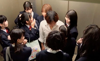 [马赛克破坏] DVDMS-876 满屋子朦胧的黑色紧身衣 女学生电梯湿度超过300%......刚出校门，我就被夹在各种旦数的黑色紧身衣中间，被人踩在脚下，一次又一次地被逼射！同步录音] 满屋子的黑紧身衣桑拿浴汗流浃背。