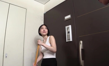 1Pondo 1Pondo 022424_001 Adakah anda ingin melihat puting tanpa coli yang secara beransur-ansur menyerlah dengan peluh? Adakah anda mahu menggosoknya? Adakah anda mahu berpegang padanya? Yuzu no Kotomi