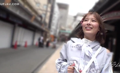 FC2-PPV-4315594 【限定】身長145cm、まだまだ成長期の無邪気な美●女。背伸びしたい年頃のこに大人の"わからせ"SEX！潮吹きジョバジョバ子宮鬼突きピストンで頭おかしくなるほどハメ堕とし