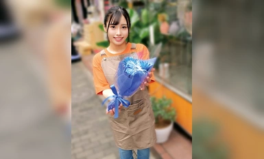 SKMJ-480 亲爱的工作卡哇伊招牌女孩！在我休息的时候，你能不能帮我刷一下！"。当她听到一个处女在休息时的烦恼时，她的母性本能被触动了，她的阴道进入了红热状态...... "我......第一次不够好吗？" 奇迹发展：在值班时从处女毕业Nama-hame连续Nakadashi性爱SP