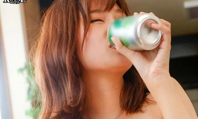 ROYD-160 Kakak saya yang mabuk, langsing, berkaki cantik salah faham bahawa saya adalah senior yang dia kagumi dan memasukkan batang saya ke dalam dirinya. Minami Maeda