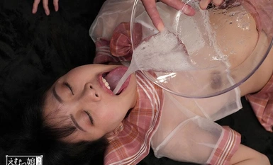 MISM-311 Tulad ng isang malinaw na batis sa Alps, tulad ng malinaw na tubig sa bukal, patuloy kang pinasusuka ni Rina-chan kahit gaano ka pa magsuka.