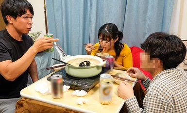 HUNTC-049 "ฉันเปียกกว่าปกติ..." NTR ข้างในโคทัตสึ! แอบมีเซ็กส์รุนแรงต่อหน้าเพื่อนสนิทกับแฟนเพื่อนสนิทใต้โคทัตสึโดยไม่มีใครรู้!