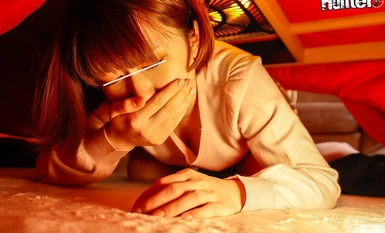 HUNTC-049 "ฉันเปียกกว่าปกติ..." NTR ข้างในโคทัตสึ! แอบมีเซ็กส์รุนแรงต่อหน้าเพื่อนสนิทกับแฟนเพื่อนสนิทใต้โคทัตสึโดยไม่มีใครรู้!