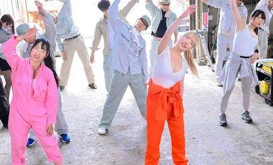 HUNTC-043 与任何人无限制平价插入！城镇工厂版 只要支付固定月费，就可以插入任何人的身体，无论是工厂女工、办公室女郎还是老板的女儿！