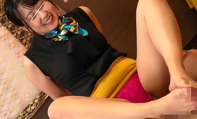 HUNTC-005 "Ia tidak berakhir sehingga semuanya keluar." Oleh kerana menyentuh adalah dilarang sama sekali, dia hanya merawat kawasan sensitif...