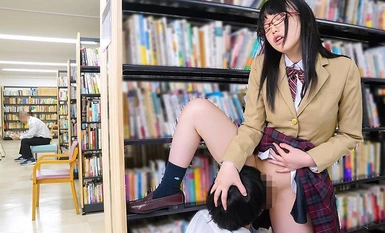 HUNTC-003 パンチラで誘う小悪魔女子○生の狩り場は図書館！図書館で女子○生のパンチラが見えた！ラッキーと思ったら女子とやたらと目が合う。そして女子○生は
