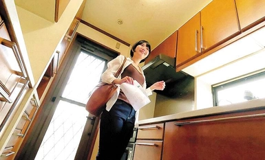 HRSM-035 物件内見チカン 密室に2人きり 逃走不可 お部屋探し中の素人女子4名