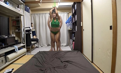 OKL-001 渚みつき 神陸上ウェア スポーツ日焼けから筋肉美女アスリートの秘部を隠してきたウェアを巨乳や美乳パイパンや剛毛娘に着せジョリワキやハミ毛を堪能。陸上ユニホーム女子の太腿やお尻や着衣放尿まで！！身体にフィットするウェアのキワキワを超接写＆完全着衣でハメ撮り