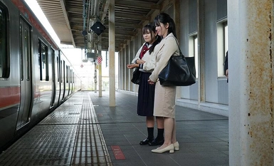 DANDY-904 「えっ！おばさんの私が？！」我が子の前で痴●され必死に抵抗するも愛液を垂れ流し絶頂が止まらない巨尻母VOL.2