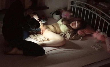 [马赛克毁灭] DVDMS-838 普通男女监控色情片 特辑：追踪家庭乱伦后遗症 魔镜背后是一位对家庭尽心尽力的父亲！大胸妈妈和女学生姐姐在亲子三人行中给他们的处男儿子刷毛！