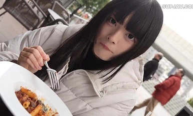 FC2-PPV-4310014 僅3天！ ！ 70% OFF [第一槍] [臉部外觀] 迷路的羊。 18歲，可愛的臉蛋，苗條的身材，天生的大胸，男人想要的一切。因為我喜歡性。 。 。我什至不去想它。