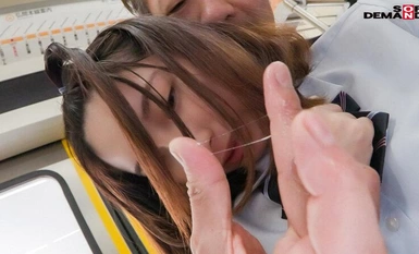 [马赛克破坏] SDAB-303 用淫荡父亲粗大的手指摇晃她的身体，她的反应很敏感。两个人孤独地坐在学校的通勤列车上，基拉-索拉诺。