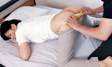 NXG-465 「え、、ちょっとぉ！！」息子がマッサージ中にズボンを下げて…まさかの母がその気にw