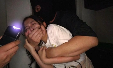 YMRK-018 以一名独居女大学生为目标的人妖强奸团伙，强行进入她家并强行与她性交（YMRK-018）。