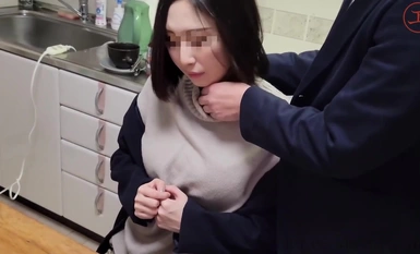 FC2-PPV-4310097 【個人】ショートヘアの勝気な美女、長期滞納中に捕まえて体を触り出した途端に支援者のパ.パを呼ぶが、返済する金は用意できず大量中出し（元本分回収で掲載中止予定）