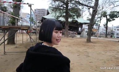 FC2-PPV-4303133 2/24までの間1500pt【18歳・初撮り】耳がエルフみたいで可愛い18歳！ロケットおっぱいで わ か い こ ならではの弾力とハリ必見！生中出し。