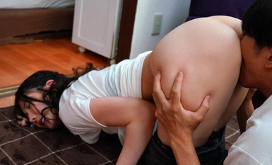 MRHP-031 家事代行サービスを頼んだらおばさんが来ると思ってたのに、デカ尻の美人妻が来た！お尻をムチムチさせながら家事をする姿に我慢できずセンズリしてたらバレてしまい、発情して中出し搾精されまくる！ 藍芽みずき