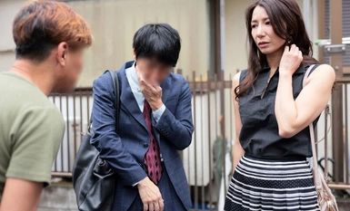 AQSH-109 Seorang ibu yang kurus memohon maaf atas tubuhnya Dia diugut dan dimalukan oleh bapa rakan sekelasnya kerana menjadi anak lelaki yang delinkuen! Ayano Kato